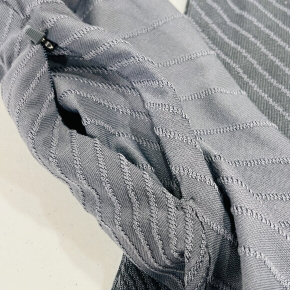 Nike Dri Fit Textured Smoke Grey Running Shirt Hooded CU3381 084 Large Women's. - Picture 8 of 8